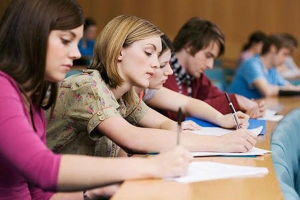 5 cách thuận tiện nhất giúp bạn chọn đúng trường đào tạo luật Kinh tế chất lượng
