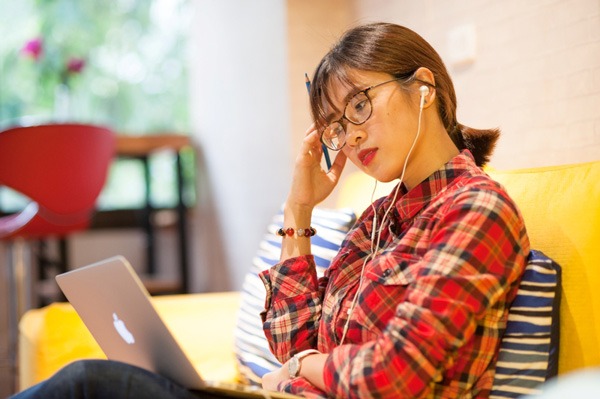Đại học trực tuyến mang lại nhiều lợi thế dành cho người đi làm bận rộn