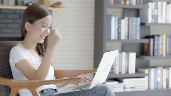 Học trực tuyến qua máy tính