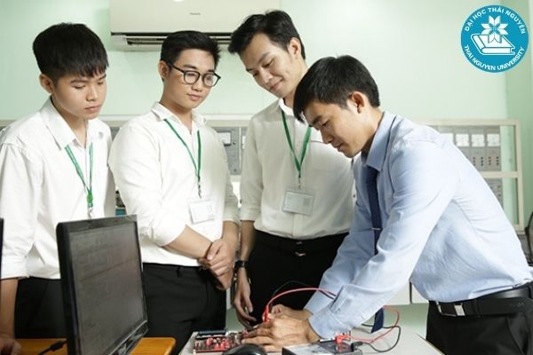 điện tử viễn thông có học lập trình không