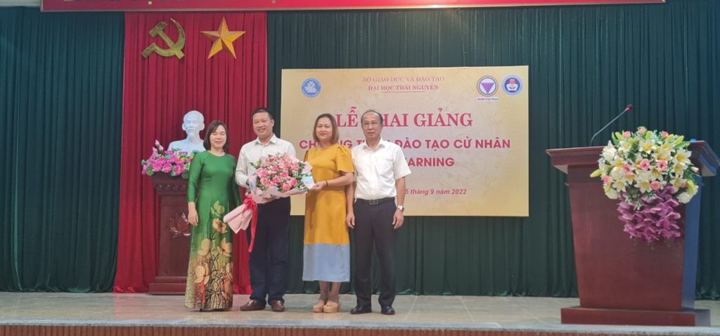 Le khai giang chuong trinh cu nhan Elearning Dai hoc Thai Nguyen