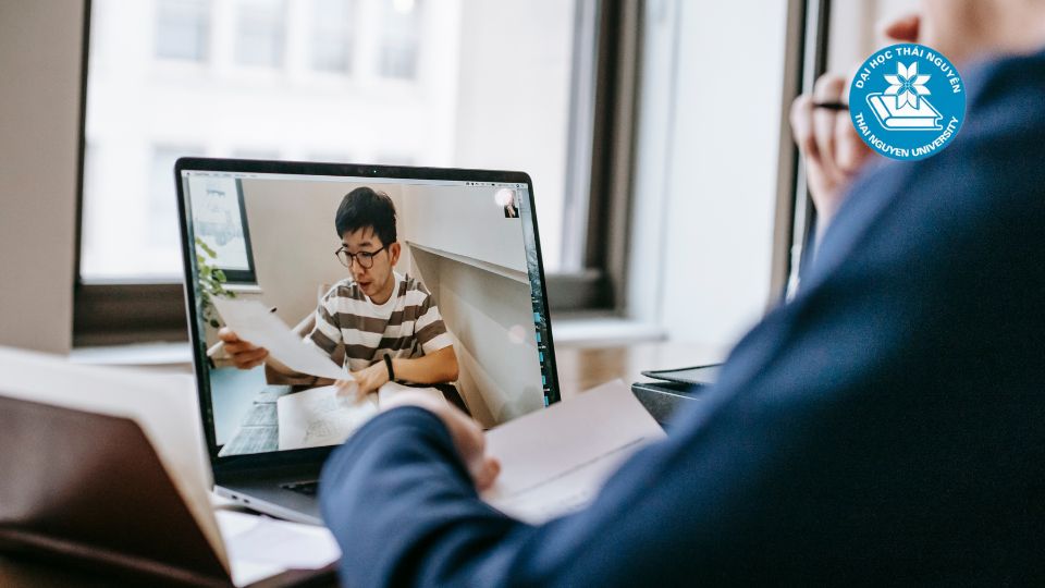 Nên học đại học trực tuyến ở đâu? Đại học trực tuyến có thể thay thế đại học truyền thống không?
