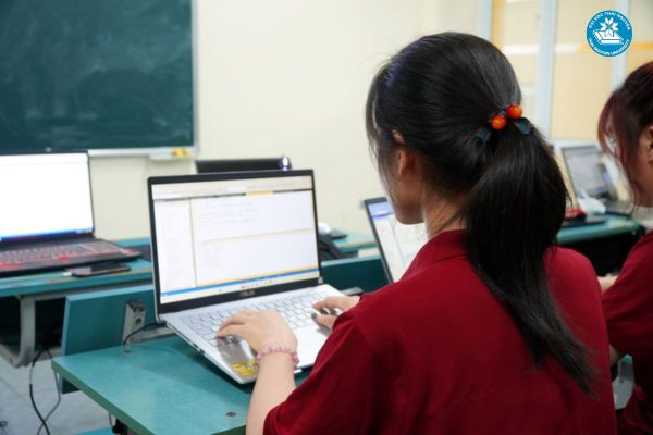 Học phí ngành thương mại điện tử