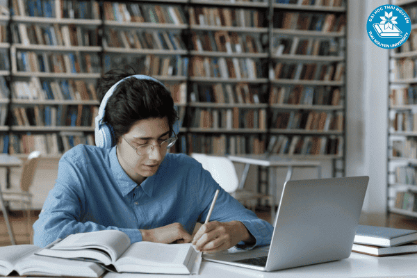 Chi phí học đại học từ xa bao gồm những khoản phí nào? 