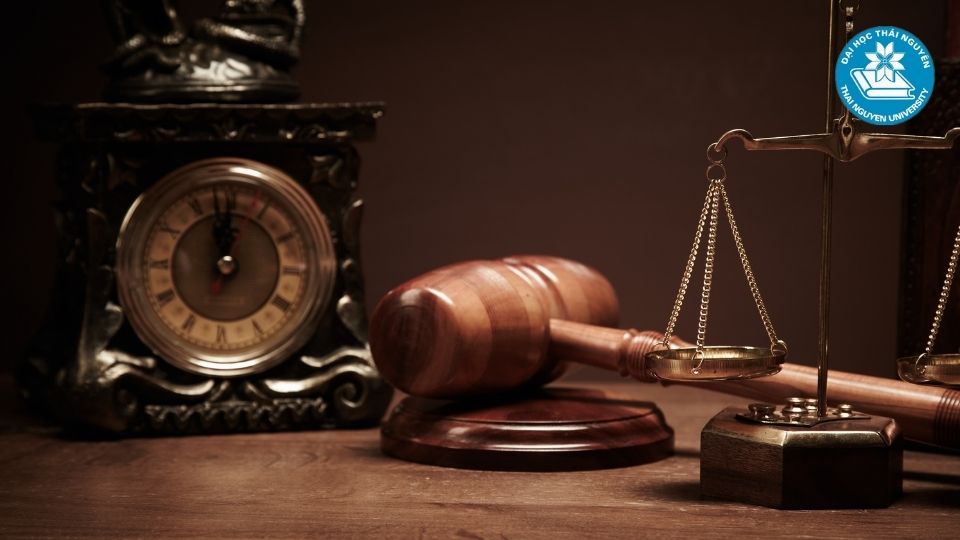 Luật kinh tế là gì?