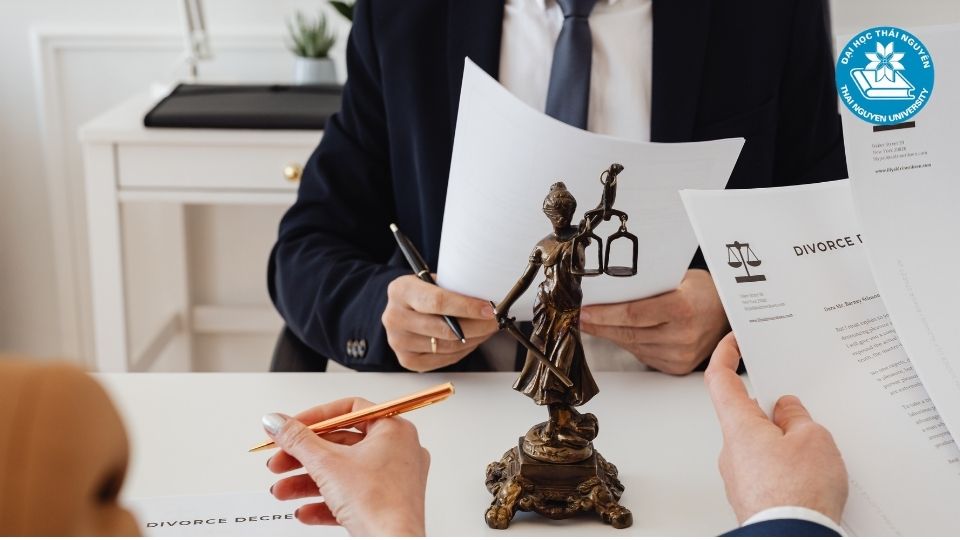 Con gái học Luật Kinh tế có những thách thức nào?