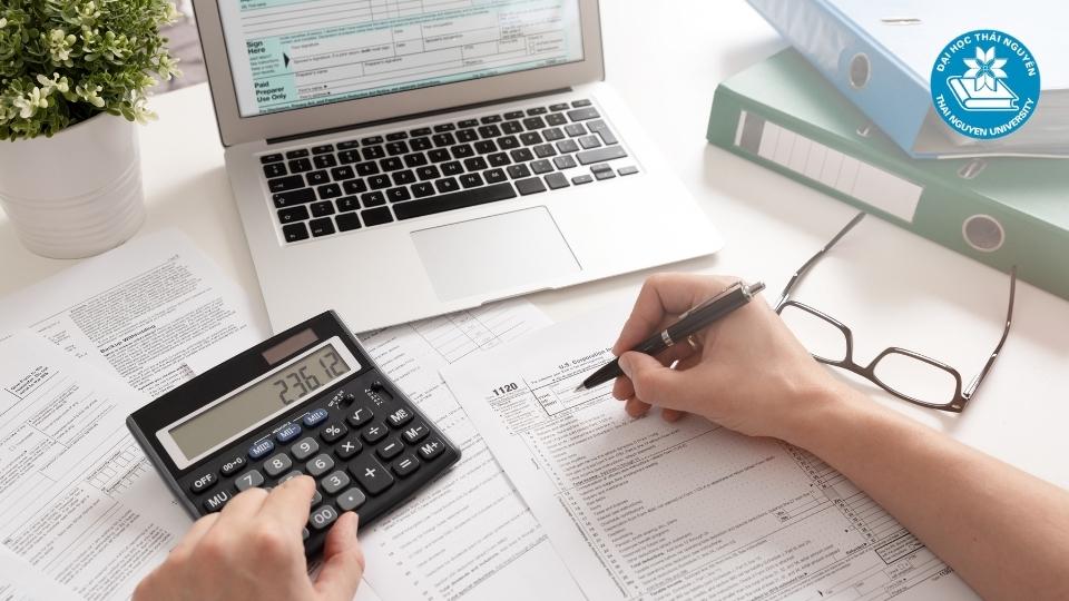 Vì sao nên tìm hiểu các môn học trong ngành kế toán?