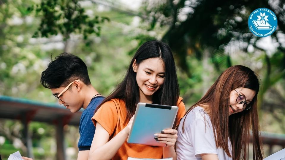 Hồ sơ đăng ký học liên thông gồm những gì?