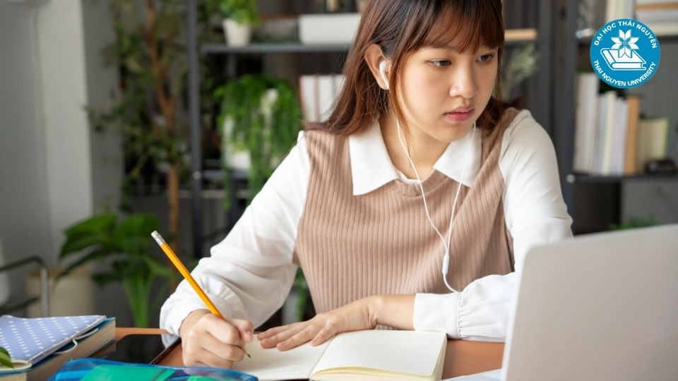 Quy trình xét tuyển học liên thông đại học từ xa?
