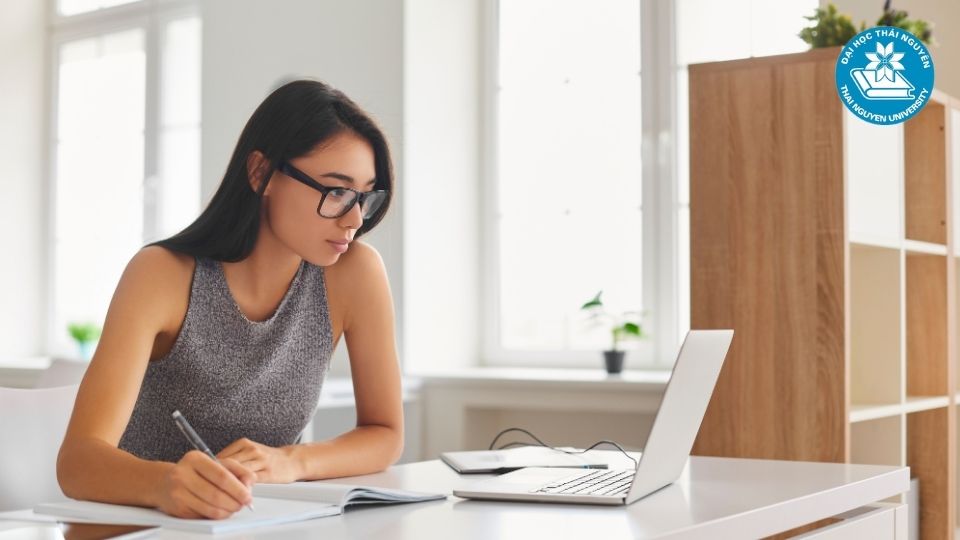 Mức chi phí học văn bằng 2 tại các trường