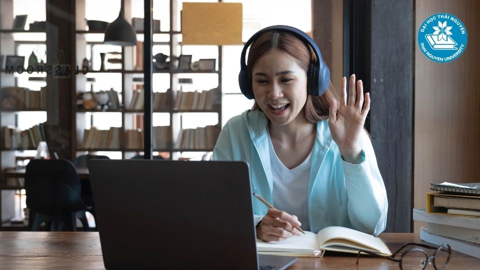 Các yếu tố ảnh hưởng đến chi phí học văn bằng 2